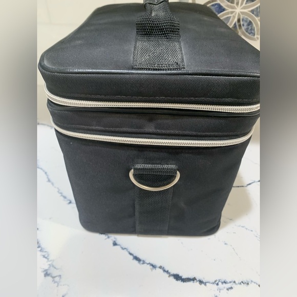 Make-up case. Black. Fabric exterior with solid insert. - Picture 2 of 11
